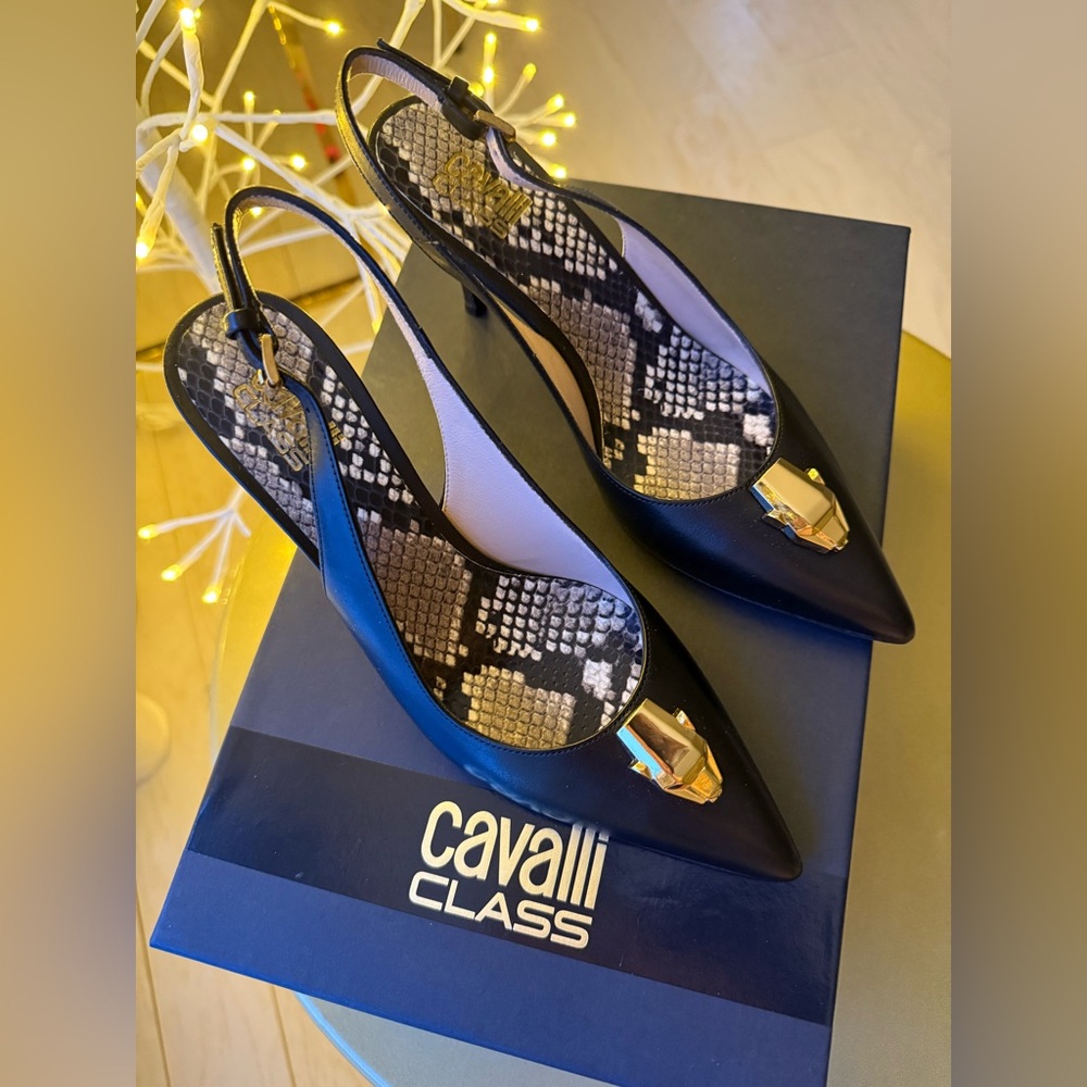Roberto Cavalli Black leather pumps